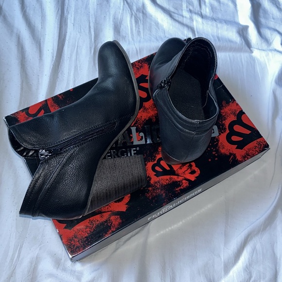 Black Booties ⚫️ - Picture 5 of 6